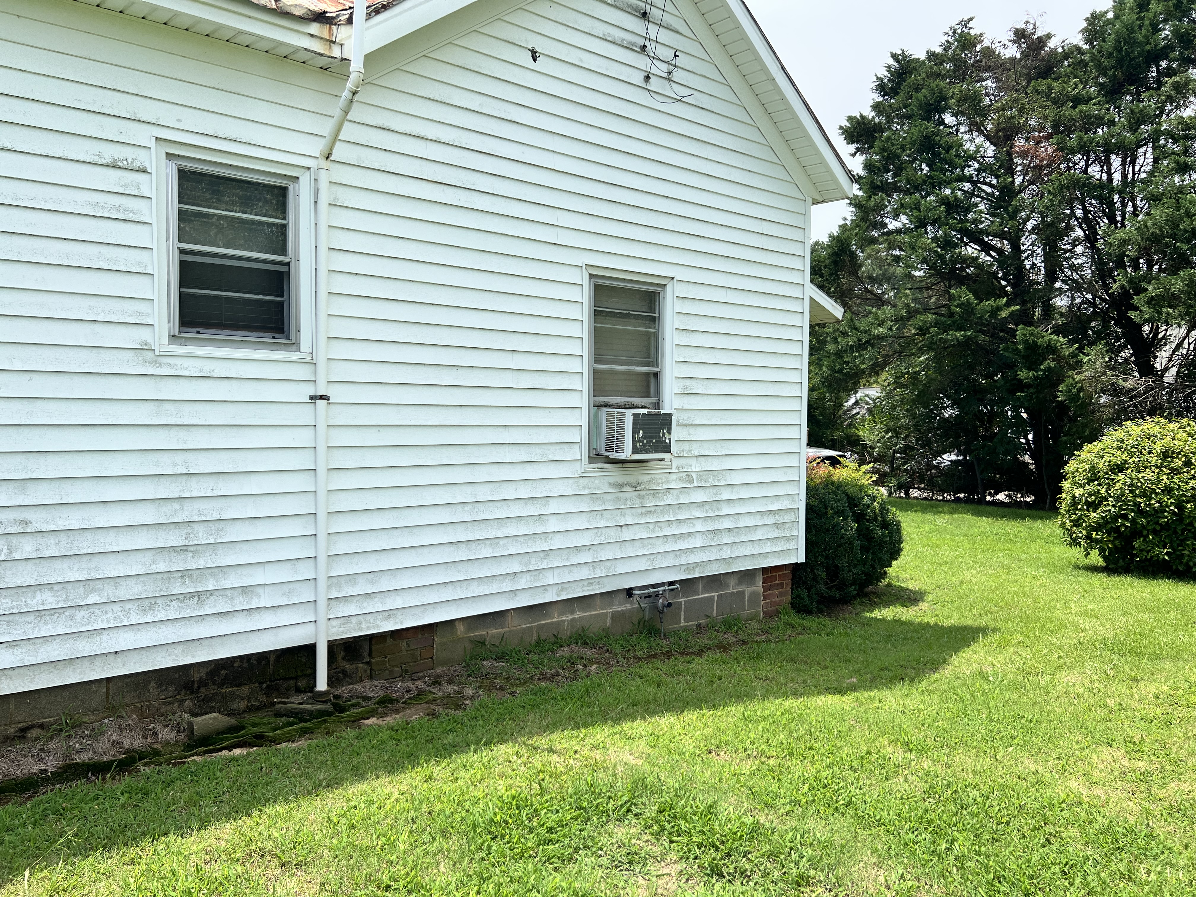Before and after House Washing