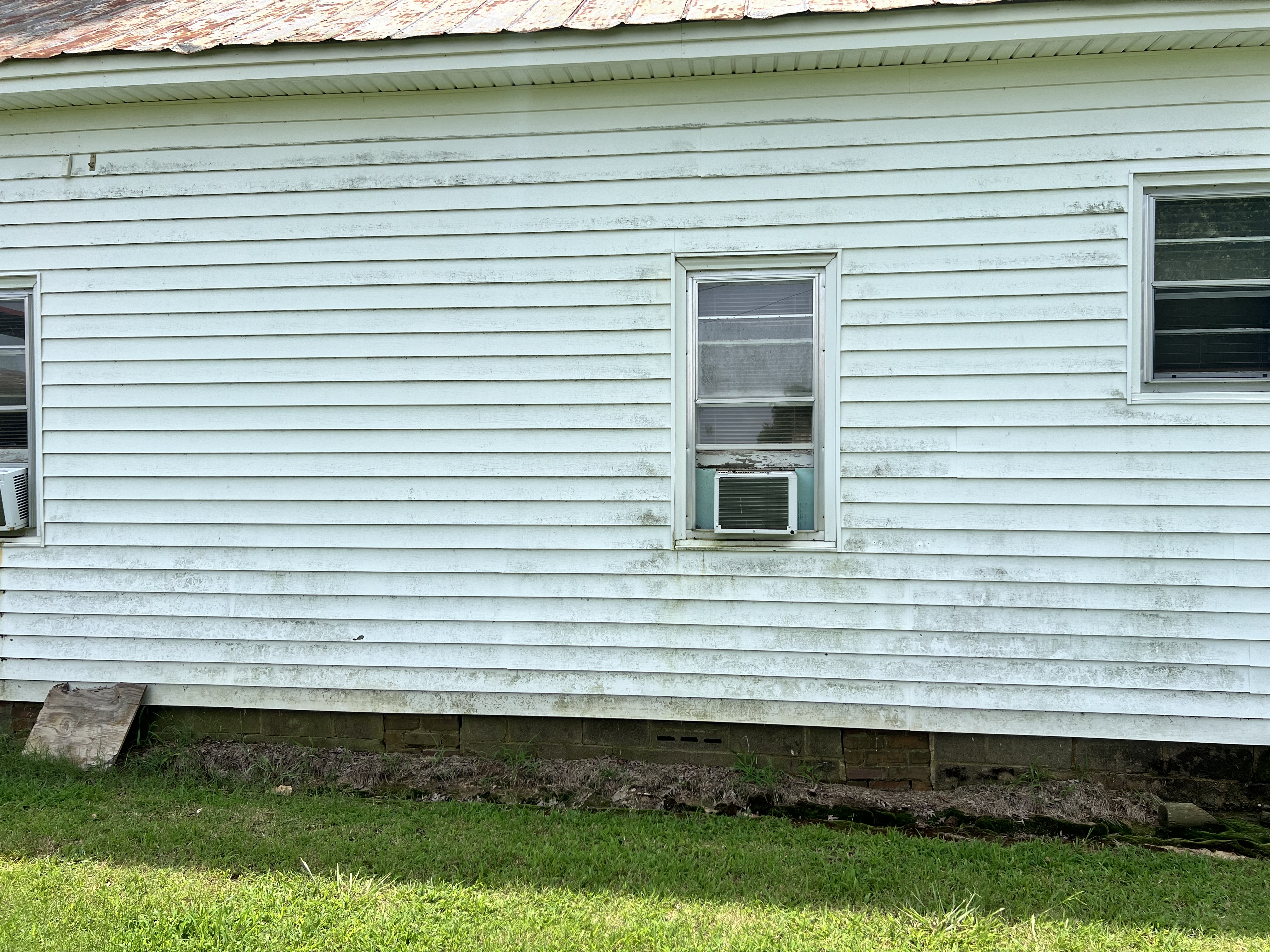 Before and after House Washing